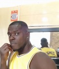 Встретьте Мужчинa : Leonce, 24 лет до Южная Африка  Joinesbou